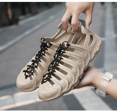 China Hot Outdoor Roman Round Sandals Men Summer Beach Hole Sandals Skeleton Yeezy Shoes for sale