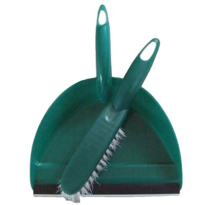 China Mini plastic dustpan and dustpan for use at home in the car for sale