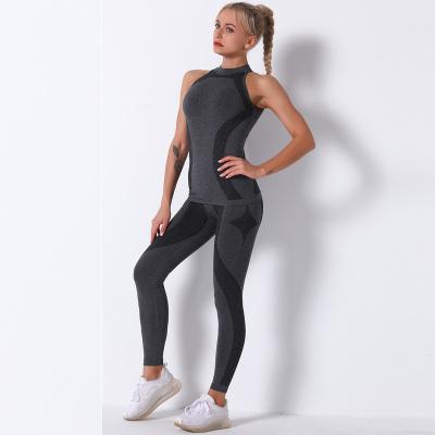 China Fitness Yoga Set Breathable Seamless Knitting Sportswear Set Yoga Suit Women Gym Fitness Seamless Sets for sale