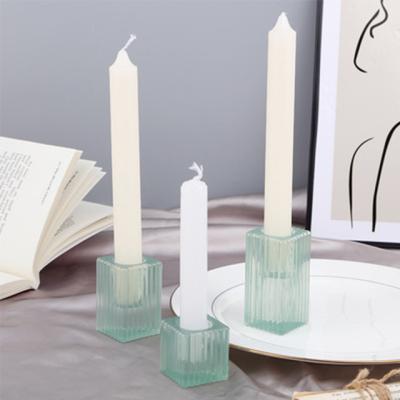 China Home Decor Retro Style Retro Style Candle Relief Vessel Candlestick European European Clear Glass Holder for sale