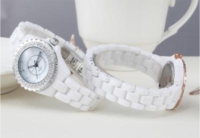 China El cuarzo de la marca de las mujeres de cerámica de los relojes mira los relojes del diamante del agua en venta