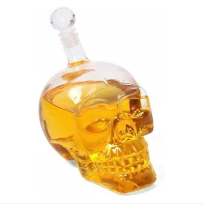 China 500ml Beverage Crusader Skull Vodka Whiskey Drinking Glass Bottle Decanter Skull Shaped Wine Bottle for sale