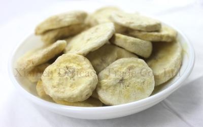 Chine Banane lyophilisée saine de nourriture de fruit naturel 5mm - 7mm ont découpé les chips et le bonbon en tranches à vendre