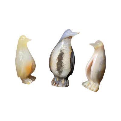 China Crystal Wholesale Natural Hand Carved Natural Crystal Agate Penguin Home Decoration for sale