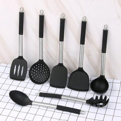 China Sustainable Breal silicone customized color green black 7 pieces silicone utensils silicone kitchen accessories for sale