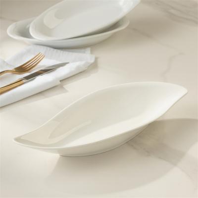 China Modern Auratic Viable Saucer Porcelain Leaf Shaped Modern White Ceramic Dinner Dish Tableware for Home, Hotel, Restaurant, Party and Wedding for sale