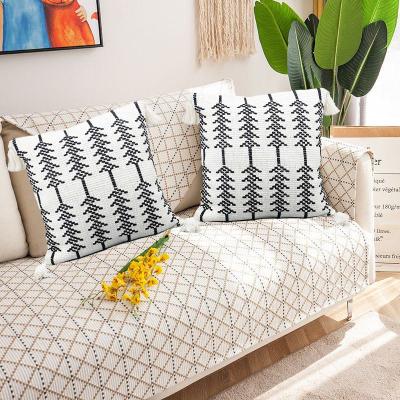 China Simple line portable design decoration cotton tassel pillow factory direct sale luxury home cover for sale