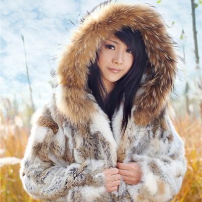 China Warm 2023 Women Real Natural Rabbit Fur Coat With Female Raccoon Fur Collar Jacket Design Winter Warm Outwear ZTP141 for sale