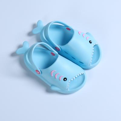 China PVC Anti-slippery Kids Summer Crogs Shoes Shark Shape Kids Beach Flat Slippers Boys And Girls Slippers Beach Sandals Shoes for sale