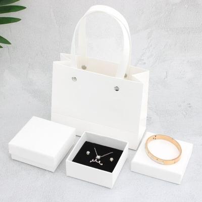 China Small Recyclable Paper Gift Bag For Jewelry for sale