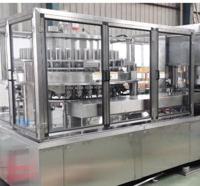 China Máquina de llenado de latas de alta velocidad totalmente automática para bebidas, 300-400 CPM, con alta eficiencia de funcionamiento en venta