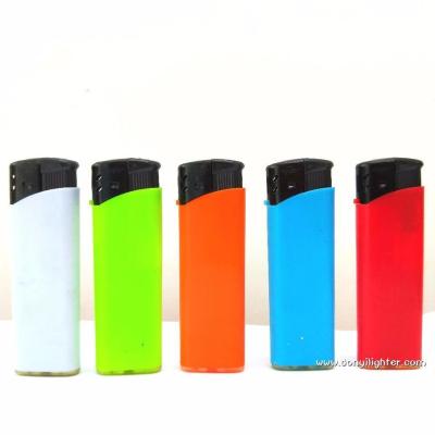 Chine Échantillons US 0.03/Piece Solid Color Torch Lighter Cigarette Box avec et avec une lampe de poche à vendre