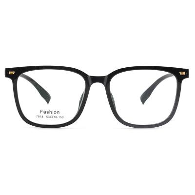 China 2022Hot Sale High Quality Fashion Square Eye Glasses Frames Black Tone Metal Optical Glass Frames for sale