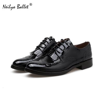 China Anti-Smell Lace Up Black Oxford Lady Flat Leather Shoes Low Heel British Style Brogue Trench Shoes for sale