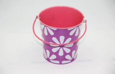 China Warm Color Barrel Metal Tin Box With Handle Chrysanthemum Pattern for sale