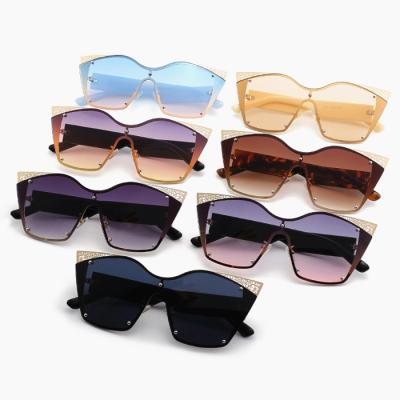 China 2021 Newest Fashion Trendy Brand Designer Brand Designer Cat Eyes Women's Oversized Cat Eye Sun Glasses DLL2217 Fashion Sunglasses DL for sale