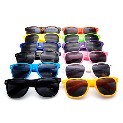 China Fashion Sunglasses DLC9001 DL Lenses Wholesale Promotional Retro Unisex Multi Style Sunglasses For Adults Kids Square Party Classic Shades for sale