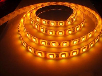 Chine Lumière de bande flexible du lumen SMD2835 des 120leds/m cartes PCB élevée LED de blanc/Brown/noir avec DC12/24V à vendre