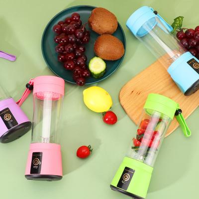 China Viable New Arrival 380ML 4 Blades Mini Portable Fruit Juicer Blender USB Electric Blenders and Juicers for sale