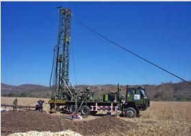 China Plataforma de perforación montada camión hidráulico del pozo de agua de la profundidad los 300m en venta