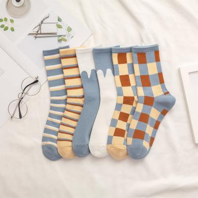 China Customized Cozy Comfortable Ladies Cotton Socks Ladies Fashion Bangs Milk Plaid Striped Socks for sale