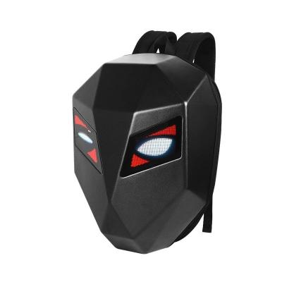 China Mochila de caballero negro LED para motociclistas frescos impermeable estilo Iron Man duro en venta