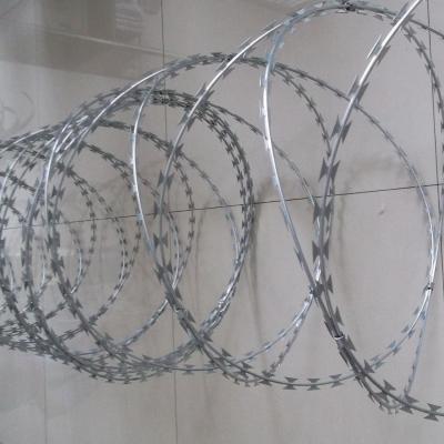 China CBT Razor Barbed Wire Voor Versterking Anti-roest Razor Blade Barbed Wire Double Strand In Rolls Te koop