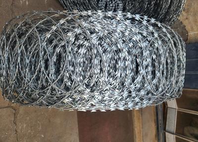 China Gegalvaniseerd materiaal Razor Barbed Wire voor roestbestendige bescherming Te koop