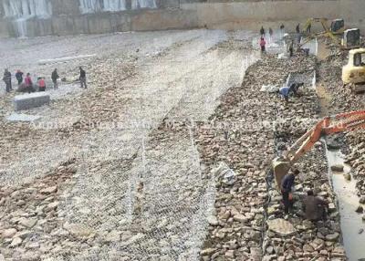 China Gegalvaniseerde 6x8cm Steen Gevulde Gabions voor de Bescherming van de Rivierbank Te koop