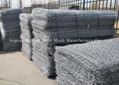 China Tres la piedra tejida de la torsión 2.4m m llenó las cestas de Gabion para el muro de contención en venta