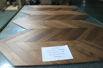 Chine Width 90mm Natural Walnut Chevron Engineered wood flooring 510x90x10/4MM, AB grade, Brushed, UV lacquer à vendre