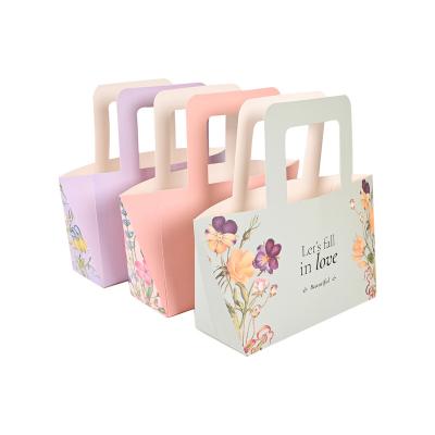 China New Recycled Materials Design Paper Bag Printing Gift Flower Bouquet Handbag Florist Supplies Moms Gift Box Mother's Day Flower Bag for sale