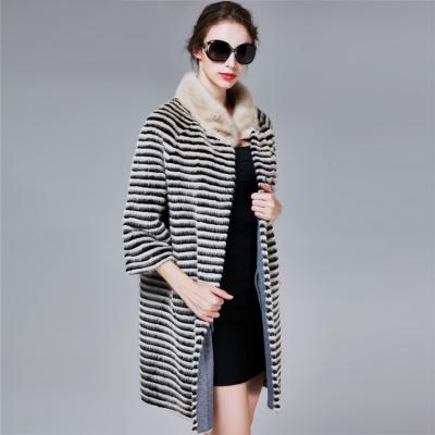 China Wholesale Fashionable Anti-wrinkle Women Woolen Overcoat With Fur Trim Collar For High End Party for sale