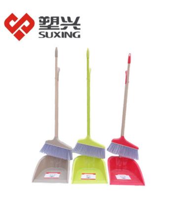 China No.1635 Model No.1635 Plastic Dustpan Broom Set Field Cleaning Brush With Metal Handle for sale