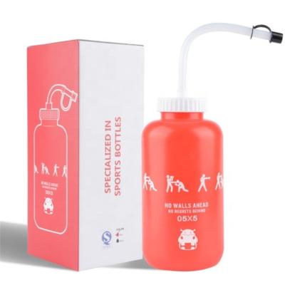 China Black Sports Cup LDPE Realsin Cup Easy Squeezable Gym Boxing Beer Bottle With Long Straw Working Water Bottle for sale