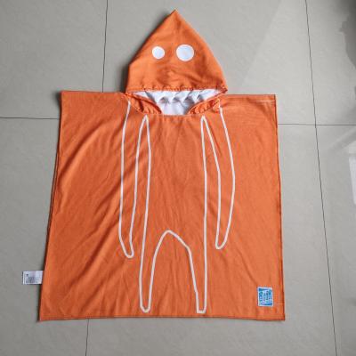 Chine Enfants faits sur commande de serviette de poncho de microfiber d'approvisionnement de fabricant imprimant la serviette de plage à capuchon d'enfants de poncho de plage à vendre