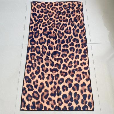 Chine Serviette de plage repérée sexy d'impression de léopard de guépard de Terry Cloth Towel Oversized Sand de serviette libre absorbante à séchage rapide de bain pour à vendre