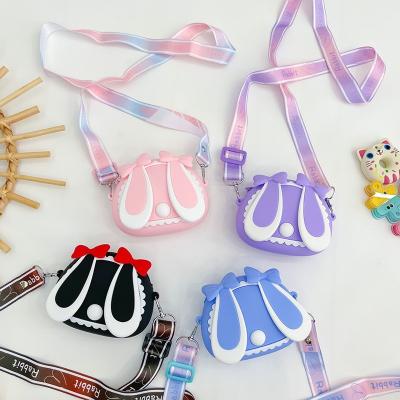 China Factory new small coin purse girl messenger bag silicone coin purse earphone bag waterproof creative exquisite girl wholesale for sale