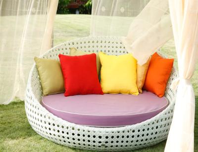 China Modern Simple Design Cheap Sun Bed Rattan Sofa Bed Outdoor Furniture Outdoor Daybed for sale