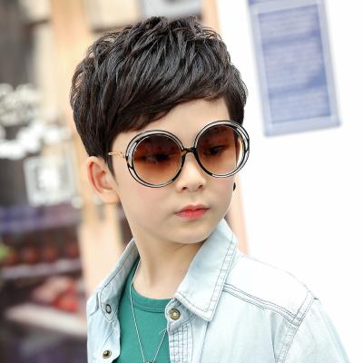 China Fashion Sunglasses Kids Sunglasses Shape Brand Designer Sun Glasses Boys And Girls Baby Suitable For Kids Aged 5-12 Gradient F095 for sale