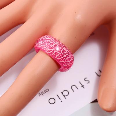 China 2021 Hot Selling Resin Glow-in-the-Dark Ring Easy Wholesale Custom Leopard Print Tiger-Skin Resin Rings for sale