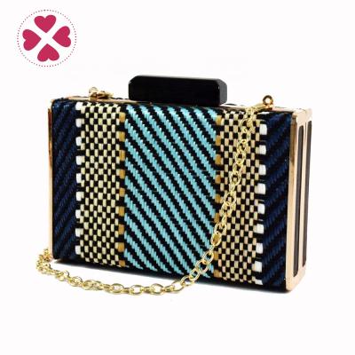 China Fashion Stripe High-Kind Elegant Nice Iron Chain Ladies Wedding Clutches Evening Clutches Party for sale