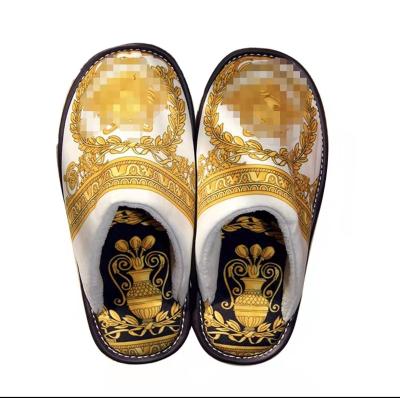 China 2022 fashion trend OEM wholesale high quality shoes chinese unisxy luxury women slipper fashion slippers luxury slides for sale