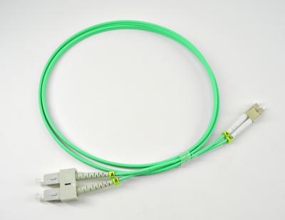 China Cordón de remiendo con varios modos de funcionamiento de la fibra óptica de SC-LC, fibra óptica del cordón de remiendo del duplex de la aguamarina PVC/LSZH de 10gb OM3/OM4 50/125um en venta