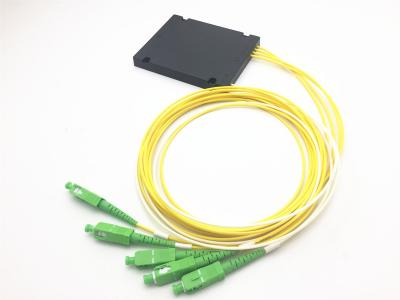 Chine Les ABS de PLC 1x4 enferment dans une boîte les connecteurs optiques du diviseur SC/APC de fibre pour des solutions de FTTH CATV GEPON à vendre