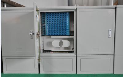 Chine Le Cabinet optique de télécommunication de réseau de fibre de 144 noyaux, croix optique imperméable extérieure relient le Cabinet IP65 à vendre