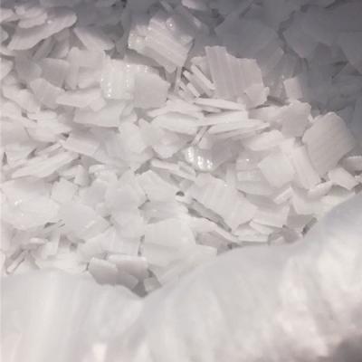 China Industrielle Qualität 25 kg/Tasche Kaustisches Soda Natriumhydroxid NaOH 96%-99% für chemische Reaktionen zu verkaufen