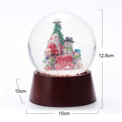 China Europe 100Mm Glass Water Ball Souvenir Gift Resin Snowball With Christmas Holiday for sale