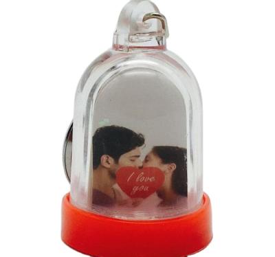 China Europe Inserting Picture Snow Globe Acrylic Photo Frame Key Chain for sale