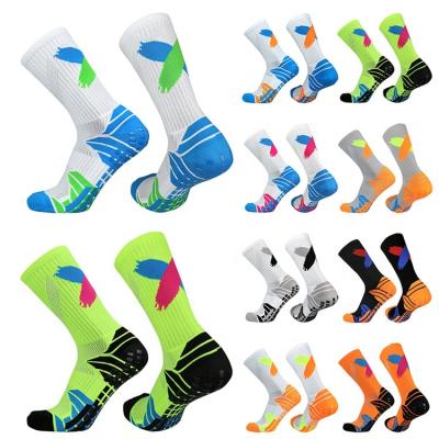 China Breathable 2023 New Anti Slip Football Boots Breathable Men Sports Football Boots Custom Grip Youth Football Socks for sale